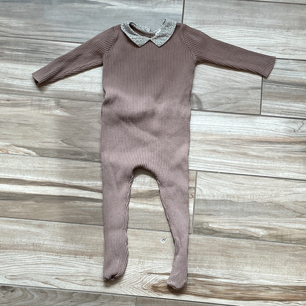 Bee & Dee Ribbed brown baby footie with Collar and matching hat